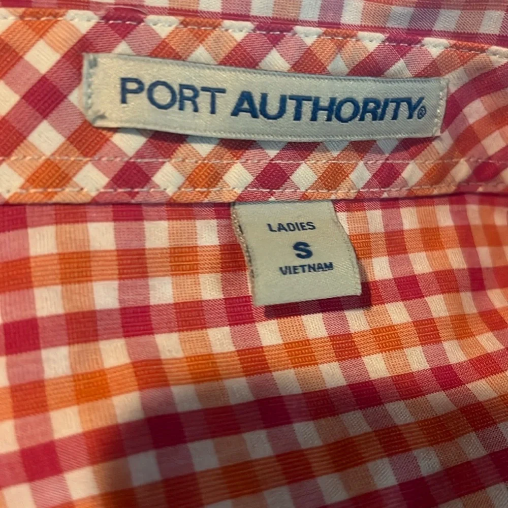 ๐ฐBOGO FREE Checked Button Down Top with Embroidered Horse Emblem - Picture 4 of 8